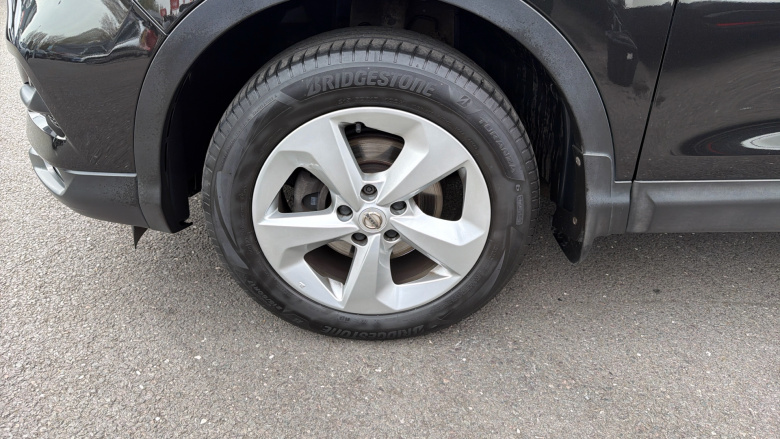 Nissan Qashqai 1.3 DiG-T Acenta Premium 5dr Petrol Hatchback